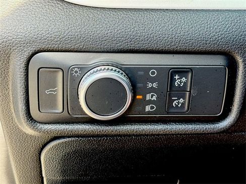 Used 2021 Ford Explorer XLT image 35