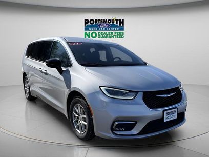 Used 2024 Chrysler Pacifica Touring-L