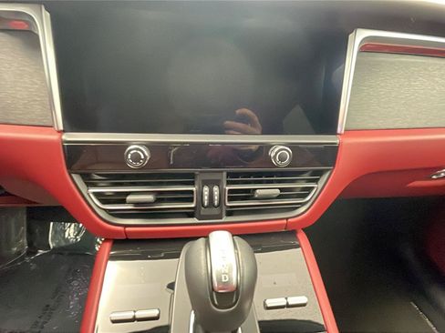 Used 2022 Porsche Macan GTS AWD/4WD image 18