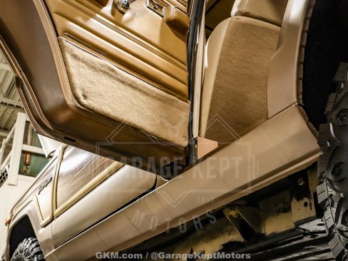 Used 1988 Jeep Grand Wagoneer AWD/4WD image 96