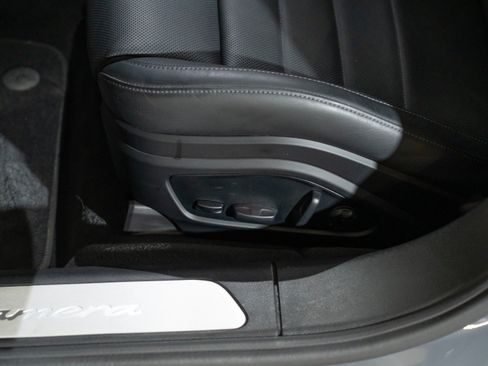 Certified 2025 Porsche Panamera image 13