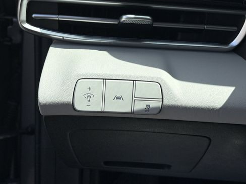 Used 2021 Hyundai Elantra Limited FWD image 26