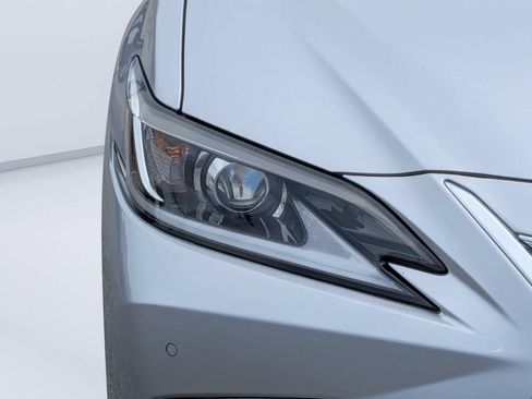 Used 2021 Lexus ES 350 w/ Premium Package FWD image 11