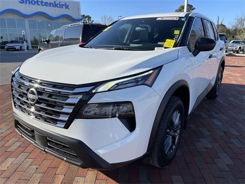 Used 2025 Nissan Rogue S image 1