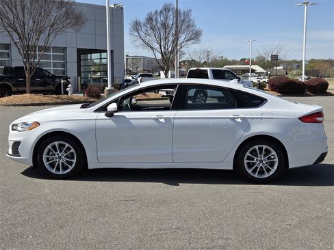 Used 2019 Ford Fusion SE image 2