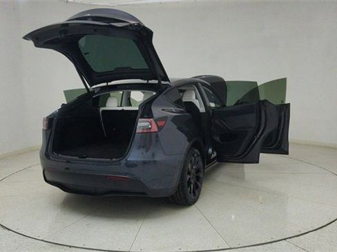 Used 2024 Tesla Model Y 2WD image 73
