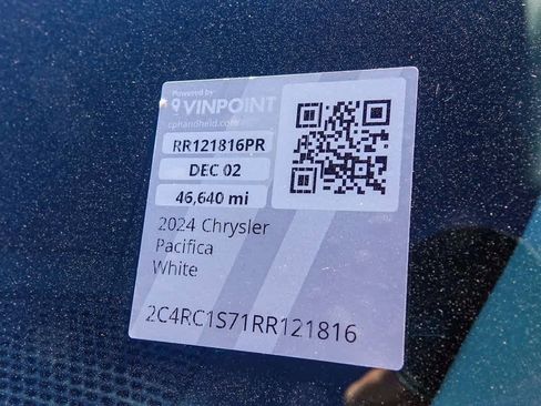 Certified 2024 Chrysler Pacifica Select image 28