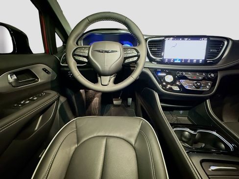 New 2026 Chrysler Pacifica Limited w/ S Appearance Package image 28