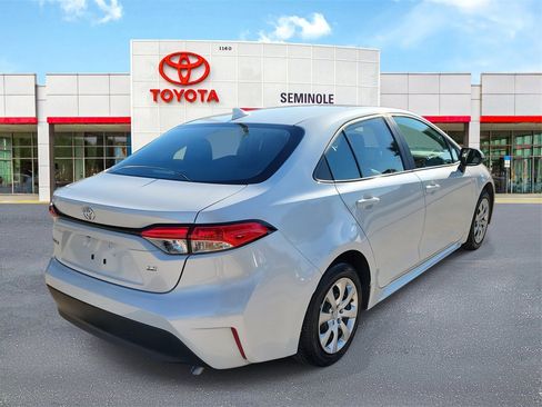 Used 2025 Toyota Corolla LE image 3