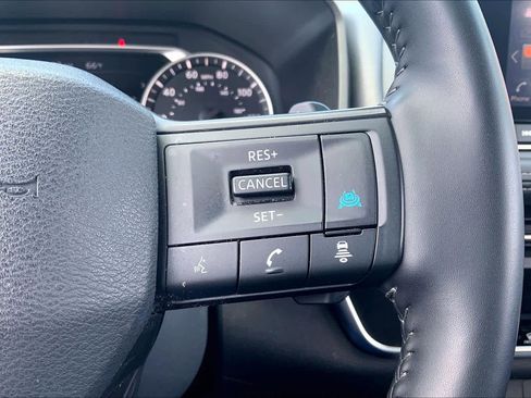 Used 2025 Nissan Rogue SV FWD image 25