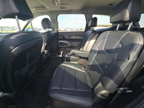 Used 2025 Kia Telluride S image 7