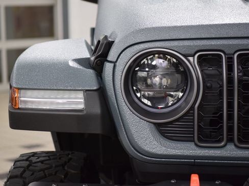 Used 2026 Jeep Gladiator Mojave AWD/4WD image 10