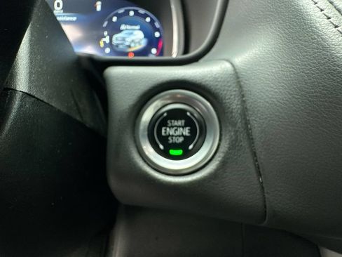 Used 2024 Chevrolet Suburban LT RWD image 22