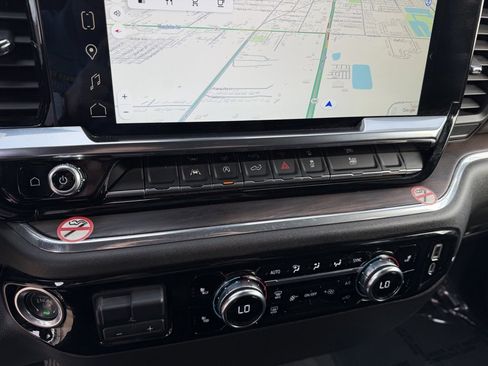 Used 2025 GMC Sierra 1500 SLT image 14