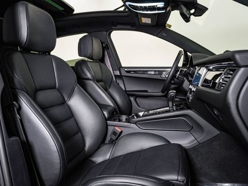 Certified 2026 Porsche Macan AWD/4WD image 15