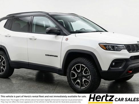 Used 2025 Jeep Compass Trailhawk image 1