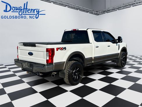 Used 2019 Ford F250 Lariat w/ Lariat Ultimate Package image 5