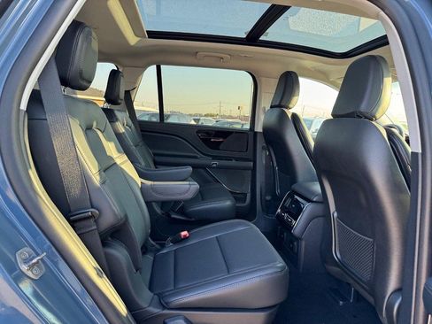 New 2025 Lincoln Aviator AWD image 12