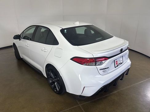Used 2025 Toyota Corolla SE FWD image 12
