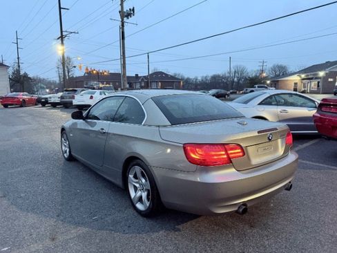 Used 2011 BMW 335i Convertible image 4
