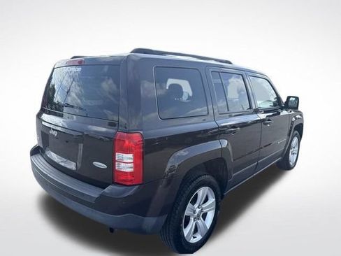 Used 2014 Jeep Patriot Latitude AWD/4WD image 5
