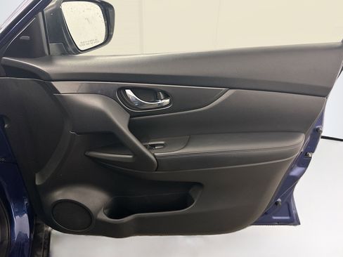 Used 2019 Nissan Rogue SV image 33