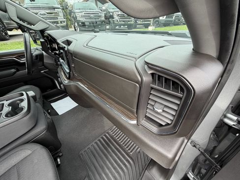 Used 2024 Chevrolet Silverado 3500 LT image 41