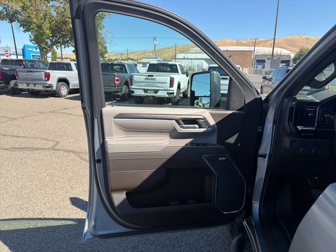 Used 2025 Chevrolet Silverado 3500 LTZ w/ LTZ Plus Package AWD/4WD image 13