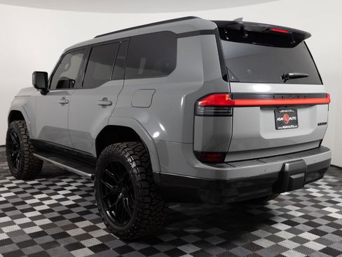 Used 2025 Lexus GX 550 w/ Accessory Package (2T) AWD/4WD image 5