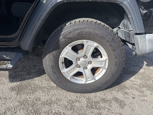 Used 2018 Jeep Wrangler Unlimited Sport S image 14