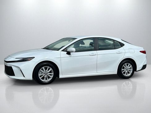 Used 2025 Toyota Camry LE image 8