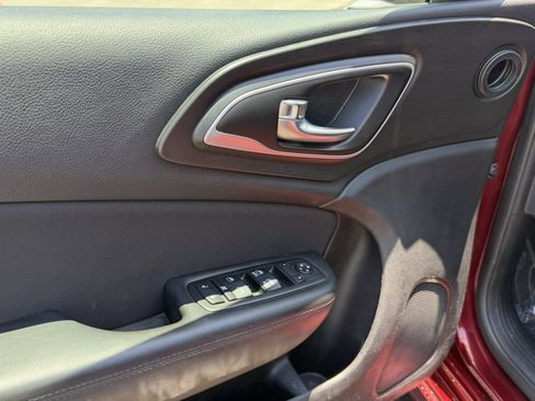 Used 2015 Chrysler 200 Limited w/ Convenience Group FWD image 10
