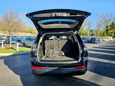 Used 2023 Jeep Grand Cherokee L Limited w/ Luxury Tech Group II image 10