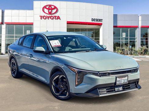 Used 2025 Kia K4 EX FWD image 1