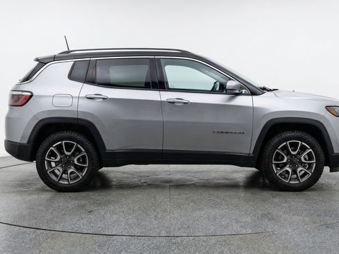 Used 2025 Jeep Compass Trailhawk image 11