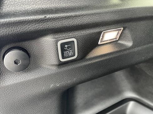Used 2024 Jeep Grand Cherokee L Laredo w/ Luxury Tech Group I AWD/4WD image 8