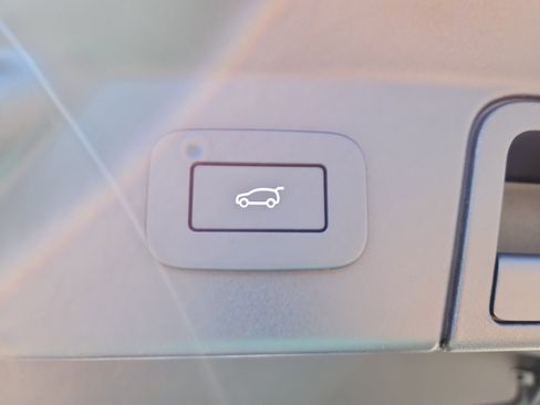 New 2026 Land Rover Range Rover Velar Dynamic SE image 14