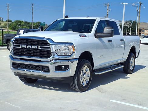 Used 2024 RAM 2500 Big Horn AWD/4WD image 3