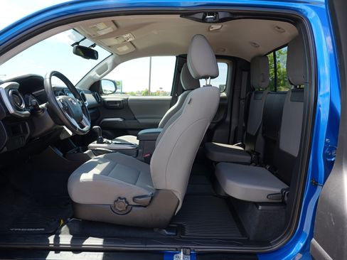 Used 2016 Toyota Tacoma SR5 w/ SR5 Appearance Package (SN) AWD/4WD image 18