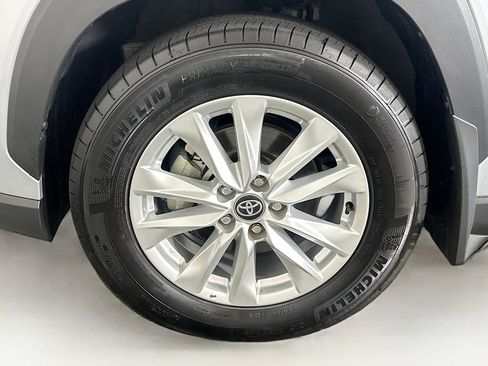 Used 2024 Toyota Corolla Cross LE FWD image 11