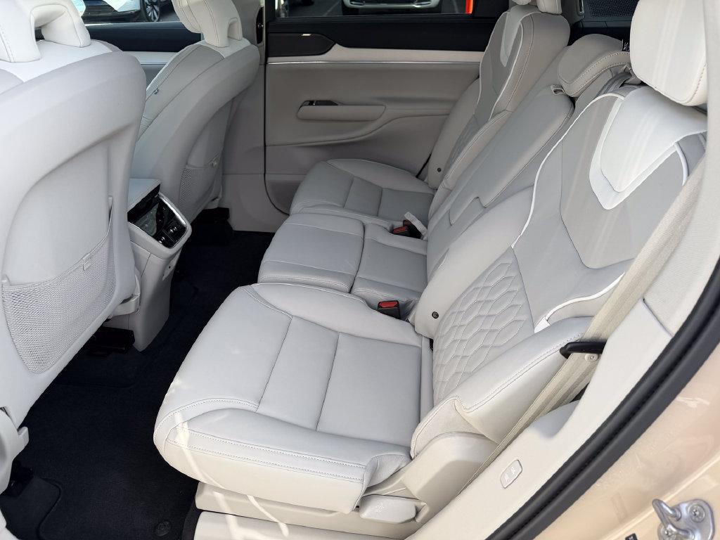 Certified 2025 Volvo EX90 Plus AWD/4WD image 22