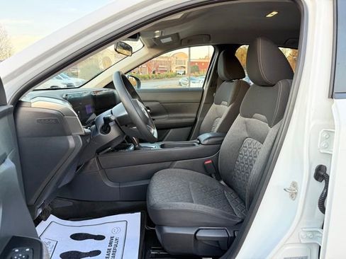 Used 2025 Nissan Kicks SV image 13