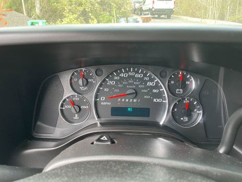 Used 2015 Chevrolet Express 2500 w/ Chrome Appearance Package RWD image 16