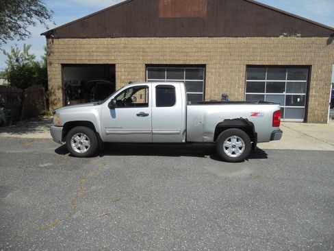 Used 2010 Chevrolet Silverado 1500 LT w/ Power Pack Plus AWD/4WD image 7