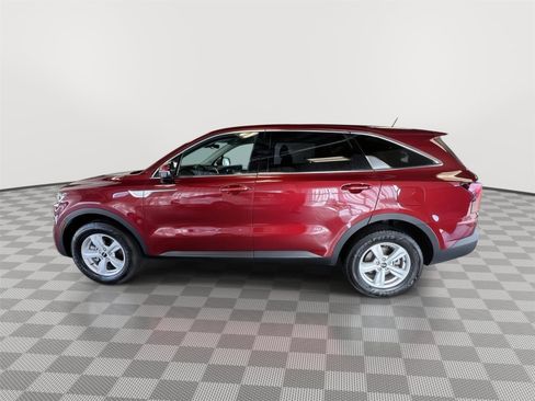 Used 2022 Kia Sorento LX image 2