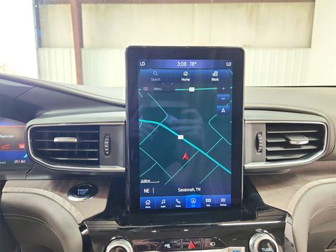 Used 2023 Ford Explorer Platinum w/ Technology Package image 30