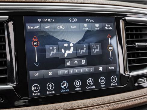 Used 2018 Chrysler Pacifica Limited image 27