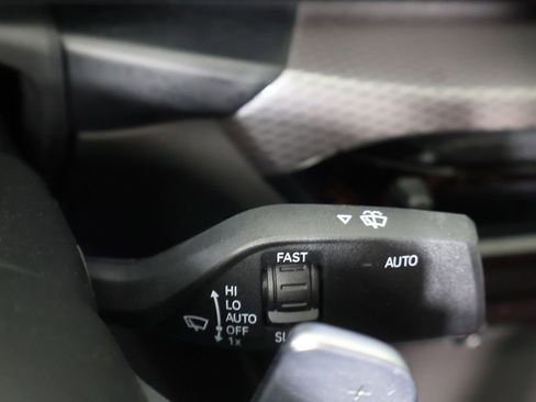 Used 2025 BMW 330i xDrive Sedan w/ M Sport Package image 40