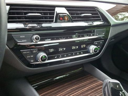 Used 2023 BMW 530i w/ Premium Package RWD image 19
