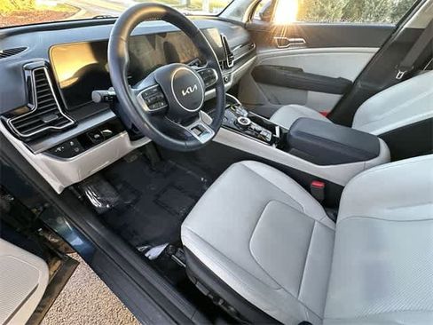 Used 2023 Kia Sportage EX image 17